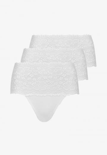 Трусы на бедрах