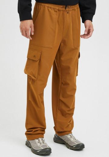 Брюки с накладными карманами