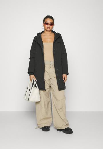 Короткое пальто