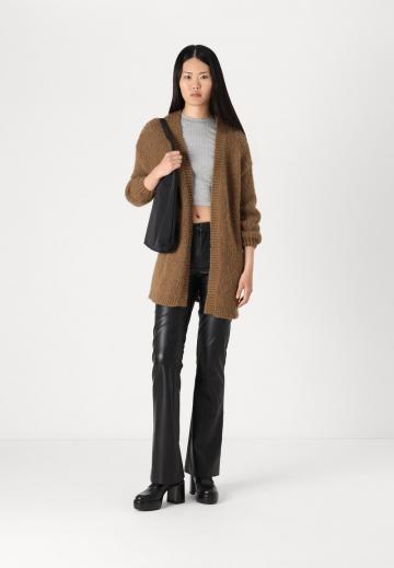 Жаккардовая вязаная кофта