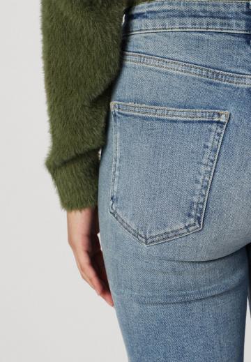 Клешеные джинсы