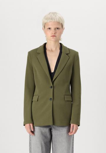 Блейзер с накладными карманами