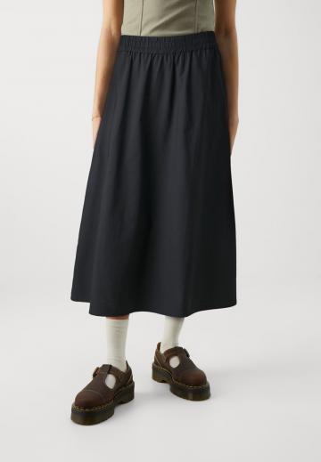 Юбка с накладными карманами