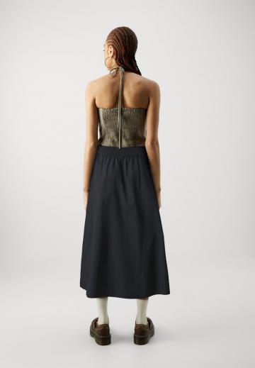 Юбка с накладными карманами