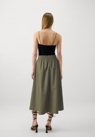 Юбка с накладными карманами