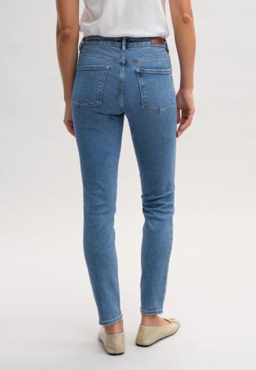 Узкие джинсы