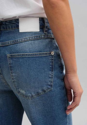 Короткие джинсы