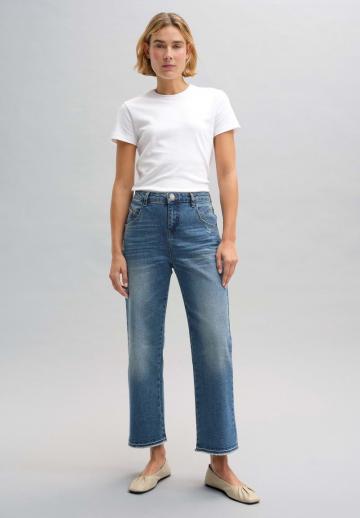 Короткие джинсы