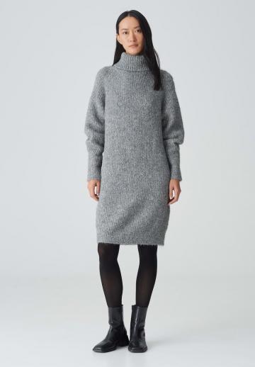 Вязаное платье