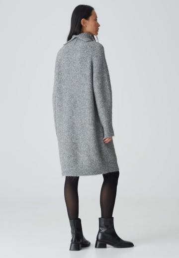 Вязаное платье