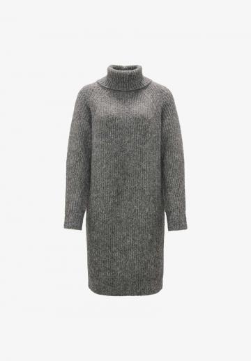 Вязаное платье