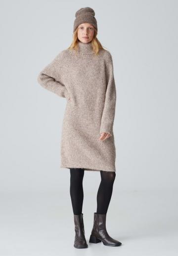 Вязаное платье