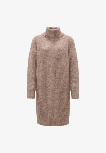 Вязаное платье