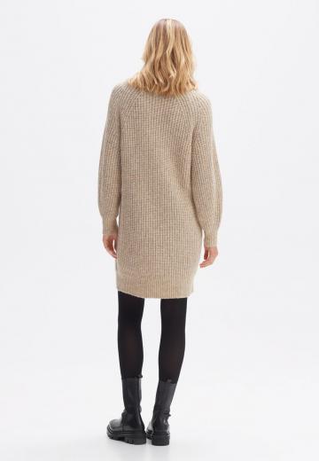 Вязаное платье