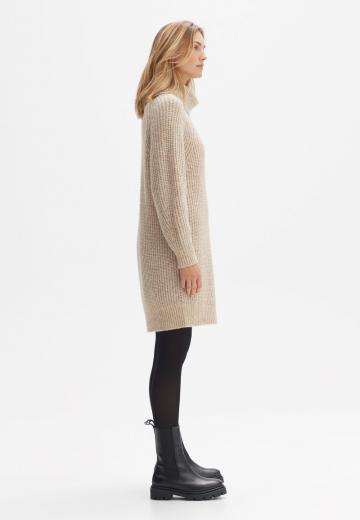 Вязаное платье