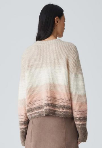 Пуловер в полоску