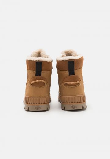 Ботинки на шнуровке