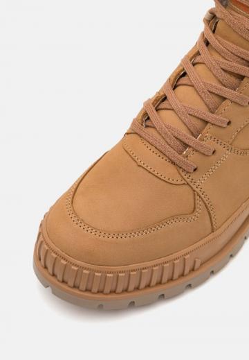 Ботинки на шнуровке