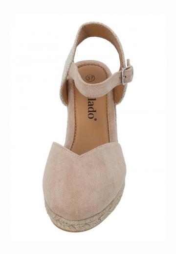 Туфли на танкетке