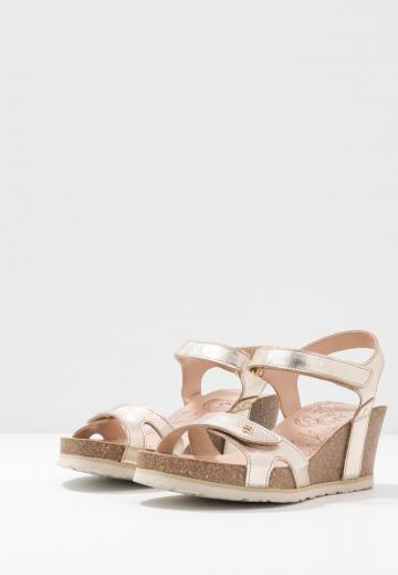 Босоножки на танкетке