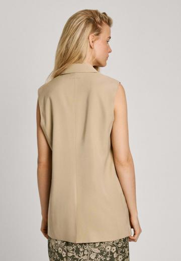 Длинный жилет