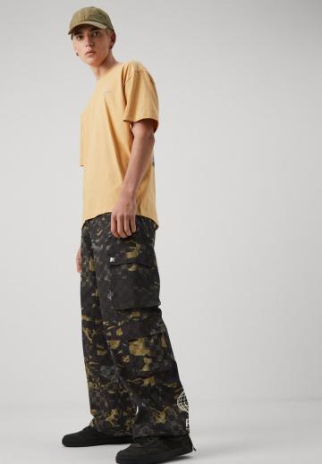 Брюки с накладными карманами