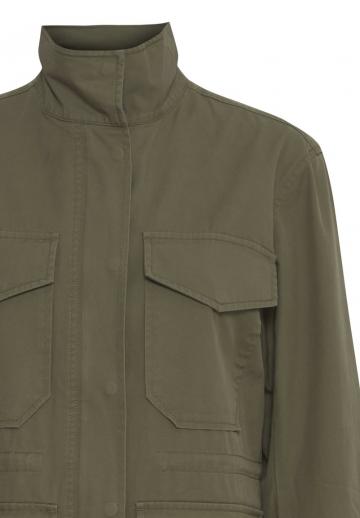 Куртка с накладнымит карманами