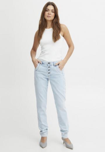 Узкие джинсы