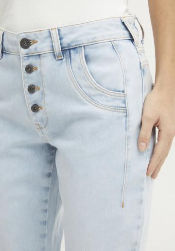 Узкие джинсы