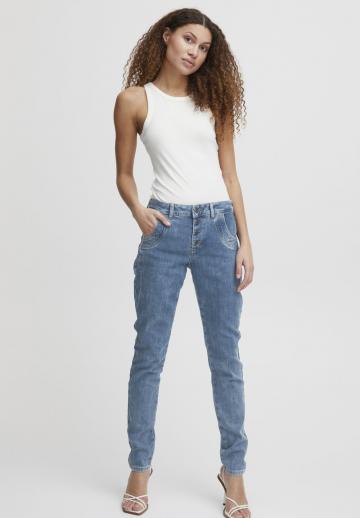 Узкие джинсы