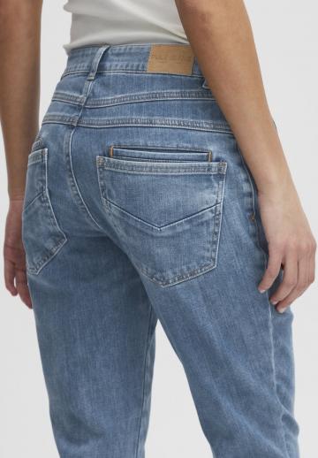 Узкие джинсы