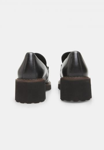 Туфли с высоким носом