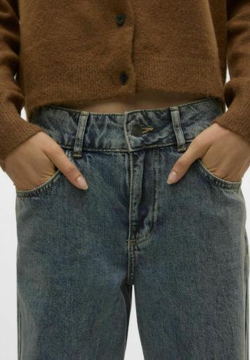 Прямые джинсы