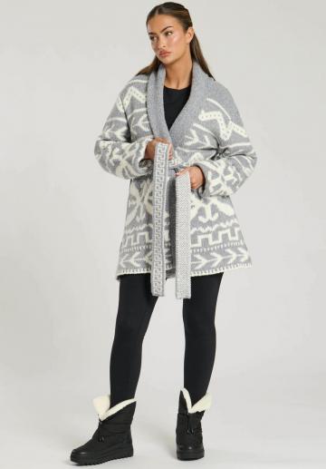 Жаккардовая вязаная кофта