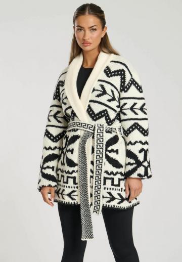 Жаккардовая вязаная кофта