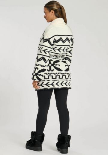 Жаккардовая вязаная кофта