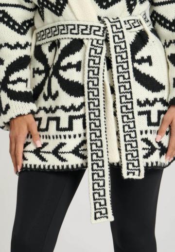 Жаккардовая вязаная кофта