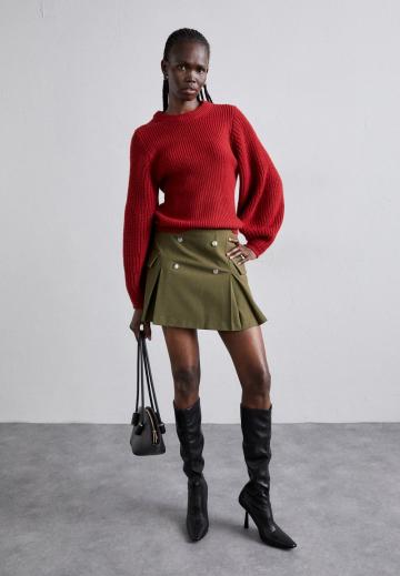 Юбка с накладными карманами