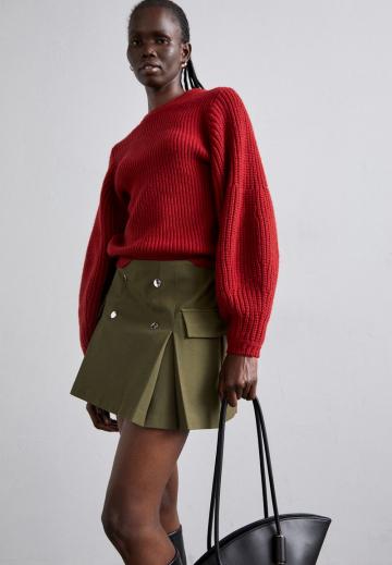 Юбка с накладными карманами