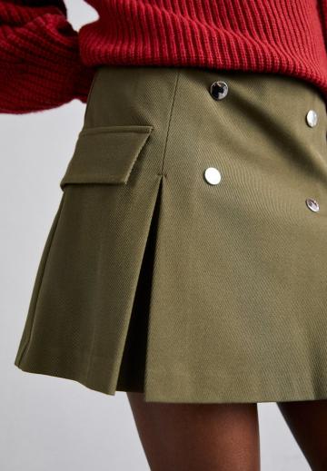 Юбка с накладными карманами