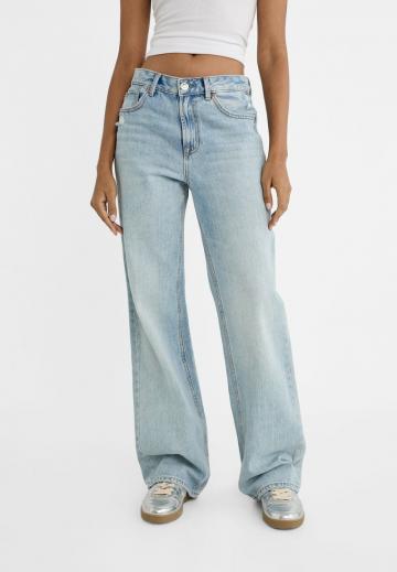 Прямые джинсы