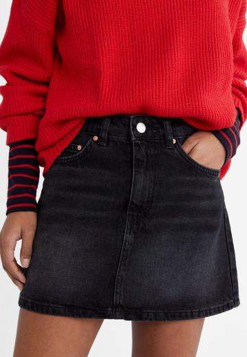 Юбка с накладными карманами