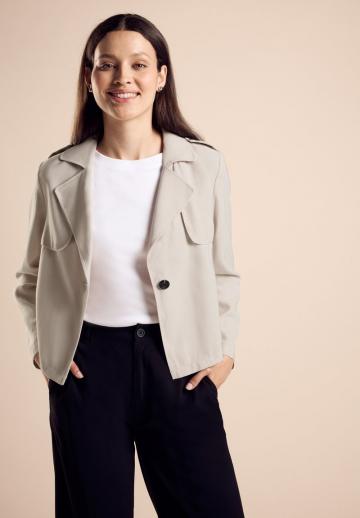 Блейзер с накладными карманами