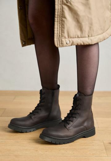 Ботинки на шнуровке