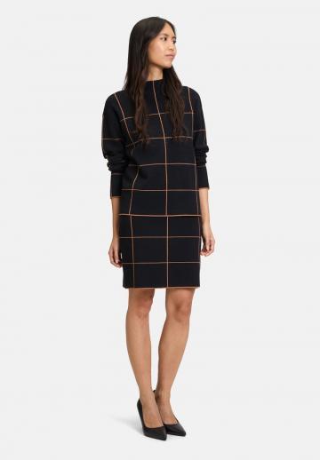 Вязаное платье