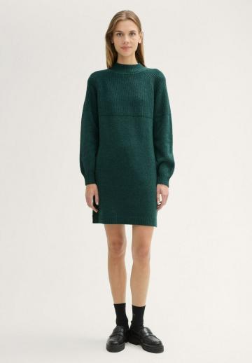 Вязаное платье