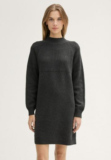 Вязаное платье