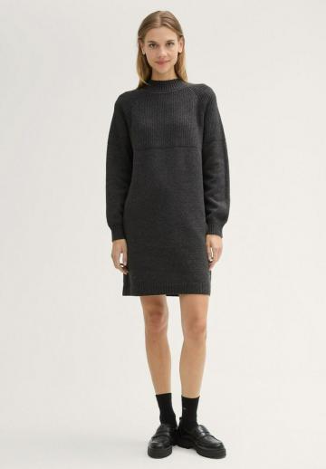 Вязаное платье