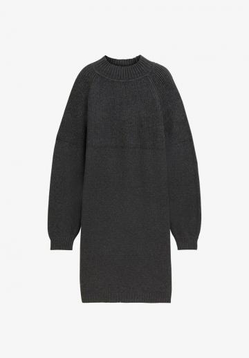 Вязаное платье