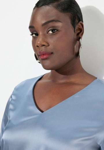 Атласная блузка